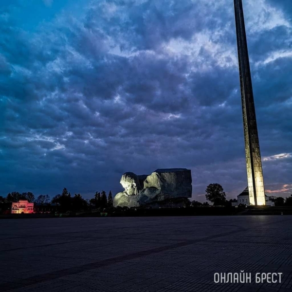 Праздничную иллюминацию включат в Бресте с 30 апреля по 10 мая Праздничную иллюминацию включат в Бресте с 30 апреля по 10 мая
