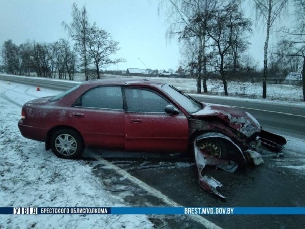 Лобовое столкновение двух легковушек произошло на автодороге «Брест - Каменец - Национальный парк "Беловежская пуща"» Лобовое столкновение двух легковушек произошло на автодороге «Брест - Каменец - Национальный парк "Беловежская пуща"»