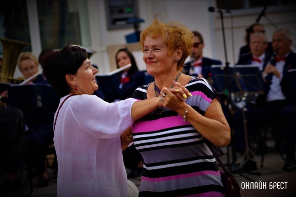 
                Читатель: Эмоции и настроение на «Балу на Советской»
            