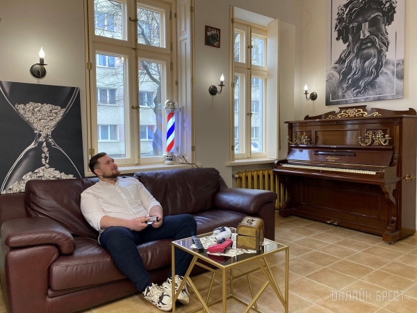 В новом барбершопе «Gartem» на Карла Маркса стильно преображают, дарят скидку, угощают кофе и предлагают сыграть в Play Station В новом барбершопе «Gartem» на Карла Маркса стильно преображают, дарят скидку, угощают кофе и предлагают сыграть в Play Station