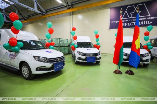 Спецавтомобили для социального обслуживания передали пяти ТЦСОН и дому-интернату в Брестской области Спецавтомобили для социального обслуживания передали пяти ТЦСОН и дому-интернату в Брестской области