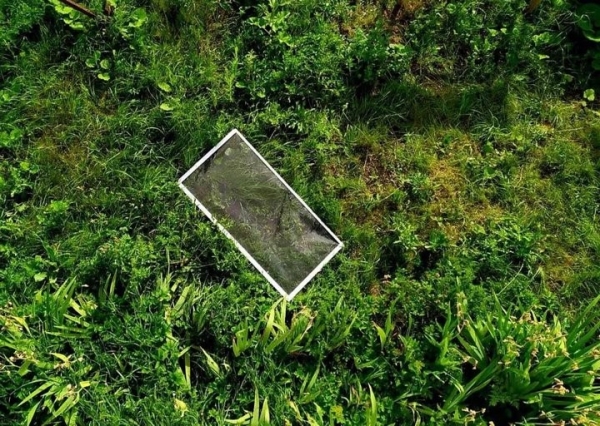 В Беларуси 4-летняя девочка оперлась на москитную сетку и выпала вместе с ней из окна В Беларуси 4-летняя девочка оперлась на москитную сетку и выпала вместе с ней из окна