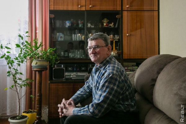 «Летом здесь гул — как на аэродроме». Семья переехала из столицы в старый дом в глухой деревне — и не жалеет «Летом здесь гул — как на аэродроме». Семья переехала из столицы в старый дом в глухой деревне — и не жалеет