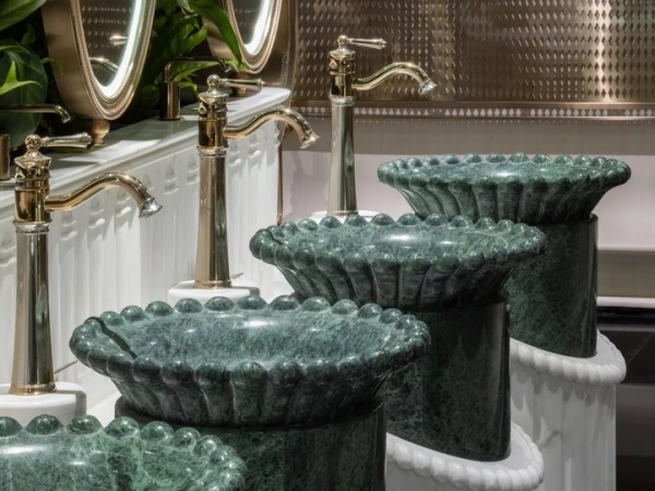 В Китае открыли самый красивый общественный туалет в мире. Вы будете поражены этой роскошью!