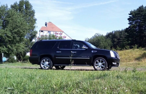 «Все гофры с проводкой посечены песком!». Белорусу так отпескоструили Cadillac, что у машины отказала электроника и кузов начал ржаветь