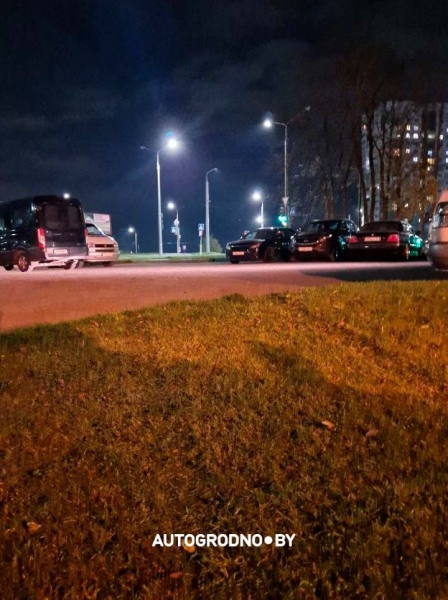 Автомобиль без водителя приехал на шиномонтаж в Гродно. Как так вышло? Автомобиль без водителя приехал на шиномонтаж в Гродно. Как так вышло?