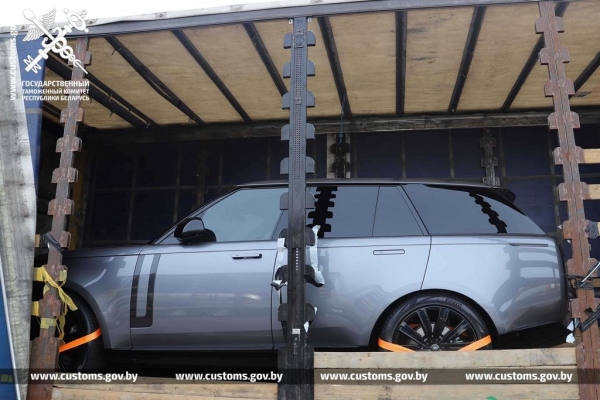 Шесть автомобилей премиум-класса задержали на таможне в Бресте. Что произошло? Шесть автомобилей премиум-класса задержали на таможне в Бресте. Что произошло?