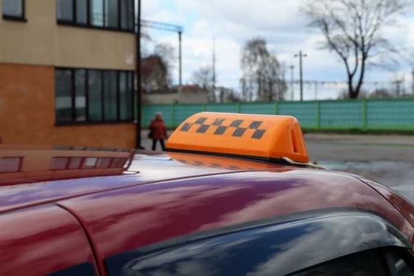 Водитель такси отказался везти все сумки пассажирки и уехал. Всегда ли должно быть место для багажа клиента Водитель такси отказался везти все сумки пассажирки и уехал. Всегда ли должно быть место для багажа клиента