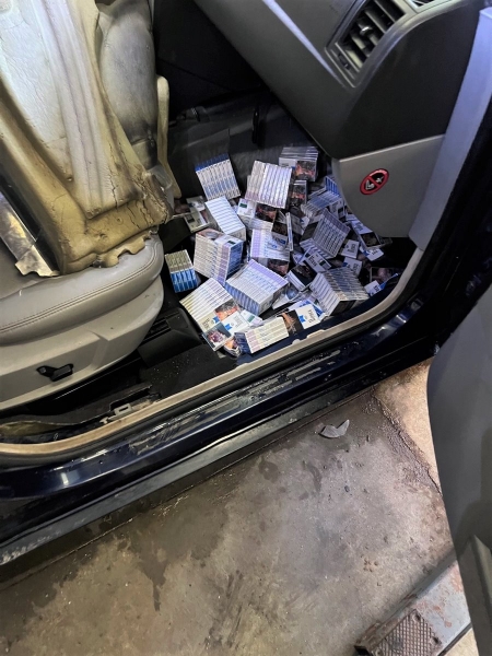 Контрабандисты думали, что успешно перевезли сигареты через границу. Как вдруг их остановили Контрабандисты думали, что успешно перевезли сигареты через границу. Как вдруг их остановили