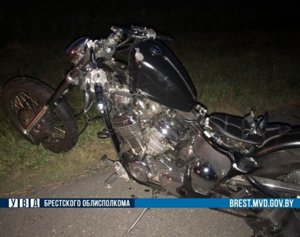 Байкер упал на проезжую часть на трассе М1 в Брестской области Байкер упал на проезжую часть на трассе М1 в Брестской области