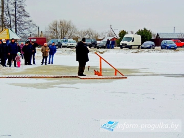 Крещенские купания прошли в Микашевичах (Брестская область) Крещенские купания прошли в Микашевичах (Брестская область)