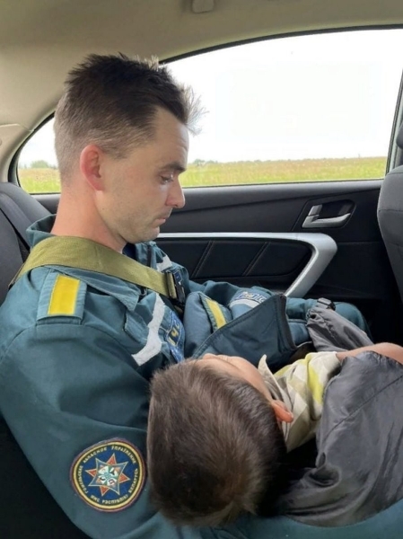 Пропавшего в Беларуси 3-летнего мальчика искали всю ночь и нашли в лесу Пропавшего в Беларуси 3-летнего мальчика искали всю ночь и нашли в лесу