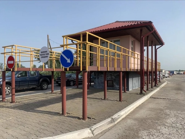 Станции зарядки и душевые: чем в Беларуси оборудуют зоны ожидания очереди на границе Станции зарядки и душевые: чем в Беларуси оборудуют зоны ожидания очереди на границе