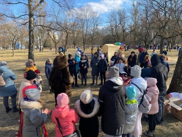 В Бресте на трёх городских площадках проходят традиционные масленичные гуляния В Бресте на трёх городских площадках проходят традиционные масленичные гуляния