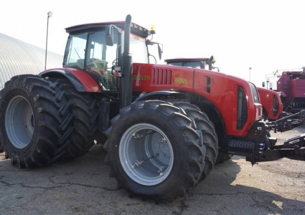 Более полусотни новых энергонасыщенных тракторов получила Брестская область к посевной Более полусотни новых энергонасыщенных тракторов получила Брестская область к посевной