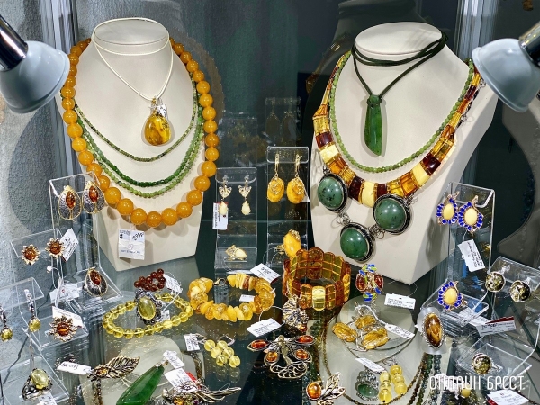 Экспозиция, которая вас удивит! Большой фоторепортаж с выставки «В мире самоцветов» в Бресте, посвященной эксклюзивным украшениям