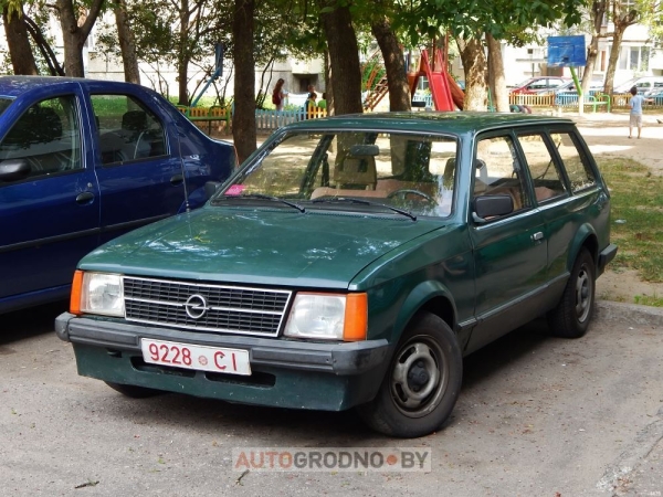 На 20 лет назад: подборка некогда популярных у белорусов автомобилей, способных вызвать слёзы ностальгии На 20 лет назад: подборка некогда популярных у белорусов автомобилей, способных вызвать слёзы ностальгии