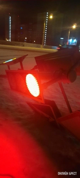 Читатель: Очередной светофор лежит в Бресте. Недалеко от большого Евроопта
             
                Читатель: Очередной светофор лежит в Бресте. Недалеко от большого Евроопта