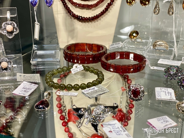 Экспозиция, которая вас удивит! Большой фоторепортаж с выставки «В мире самоцветов» в Бресте, посвященной эксклюзивным украшениям