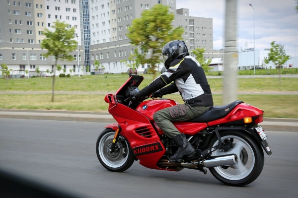 Белорус купил в США 27-летний мотоцикл BMW K1100 RS Белорус купил в США 27-летний мотоцикл BMW K1100 RS