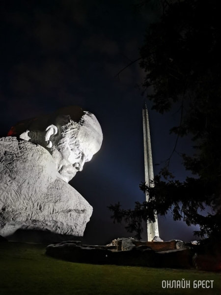 Праздничную иллюминацию включат в Бресте с 30 апреля по 10 мая Праздничную иллюминацию включат в Бресте с 30 апреля по 10 мая