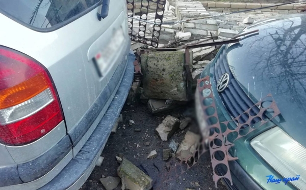 Вернут ли деньги владельцам машин, поврежденных при падении кирпичного забора в Барановичах Вернут ли деньги владельцам машин, поврежденных при падении кирпичного забора в Барановичах