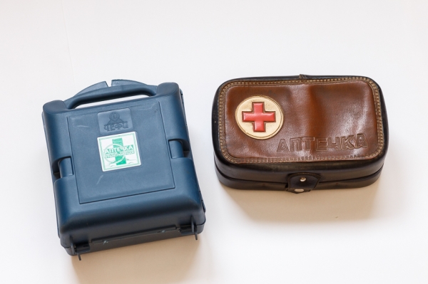 Раньше было лучше? Сравнили автомобильную аптечку из СССР с современной Раньше было лучше? Сравнили автомобильную аптечку из СССР с современной