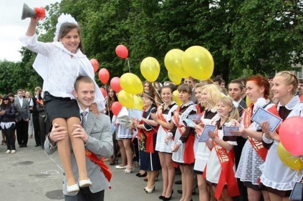 В Беларуси усилят пропускной режим в школах в связи с последним звонком В Беларуси усилят пропускной режим в школах в связи с последним звонком