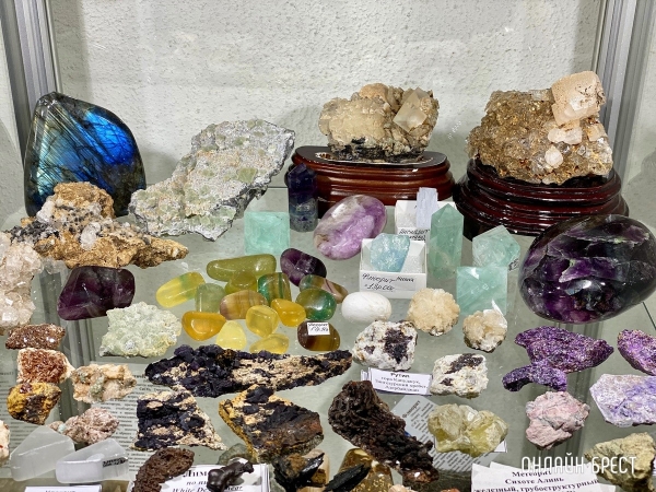 Экспозиция, которая вас удивит! Большой фоторепортаж с выставки «В мире самоцветов» в Бресте, посвященной эксклюзивным украшениям