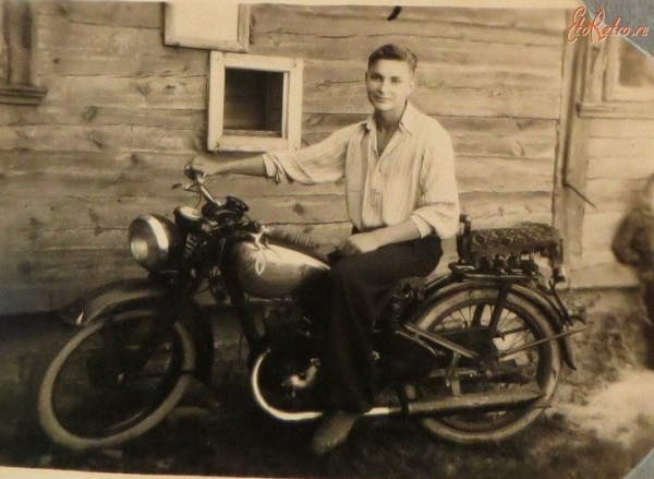Брест. Геннадий Одинцов - байкер 1948 года
Брест. Геннадий Одинцов - байкер 1948 года