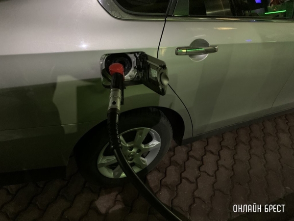 Белорус почти год заправлял два своих «Рено» казенным топливом. Как его наказали? Белорус почти год заправлял два своих «Рено» казенным топливом. Как его наказали?