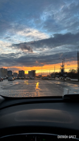 Читатель: Посмотрите, какой сегодня был красивый закат в Бресте
             
                Читатель: Посмотрите, какой сегодня был красивый закат в Бресте