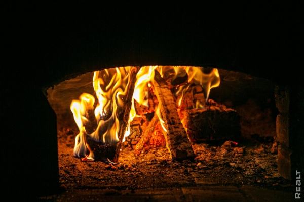 Девушка уехала из столицы в деревню в Березовском районе и нашла себе там дело — ремонтирует дом прадеда. И вот что у нее получилось Девушка уехала из столицы в деревню в Березовском районе и нашла себе там дело — ремонтирует дом прадеда. И вот что у нее получилось