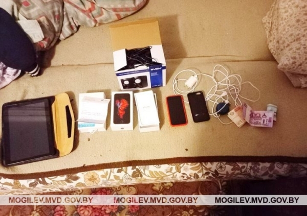 Школьник похитил пожертвования из храма и купил себе новый телефон Школьник похитил пожертвования из храма и купил себе новый телефон