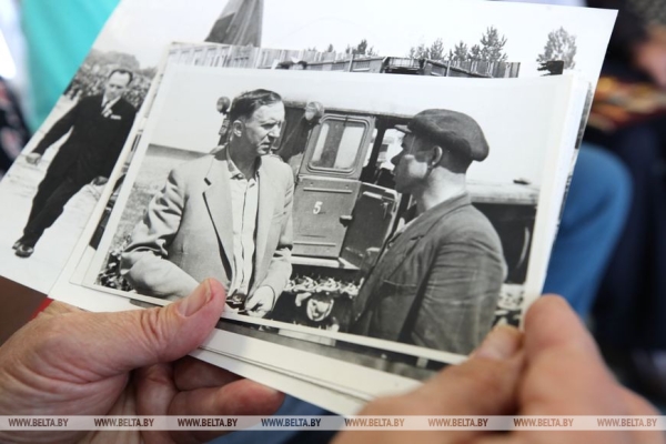 Жизнь достойна блокбастера. Под Пинском установили мемориальную доску борцу за воссоединение Беларуси Жизнь достойна блокбастера. Под Пинском установили мемориальную доску борцу за воссоединение Беларуси