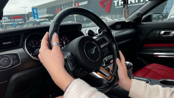 «Три года копила!» Блогер из Беларуси купила Ford Mustang, а теперь мечтает о машине в пять раз дороже «Три года копила!» Блогер из Беларуси купила Ford Mustang, а теперь мечтает о машине в пять раз дороже