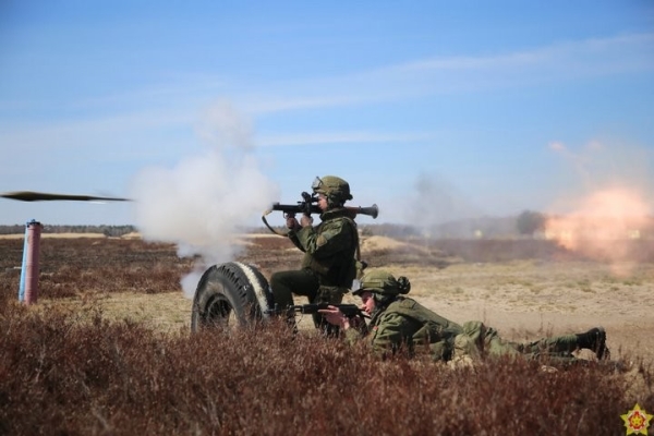 Плановые занятия десантно-штурмового батальона проходят на полигоне Брестский Плановые занятия десантно-штурмового батальона проходят на полигоне Брестский