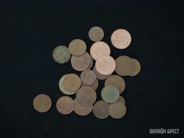 Средняя зарплата в Беларуси серьезно упала и в рублях, и в долларах Средняя зарплата в Беларуси серьезно упала и в рублях, и в долларах