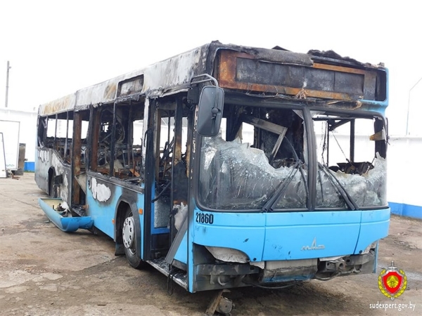 Установлена причина возгорания угнанного автобуса в Барановичах