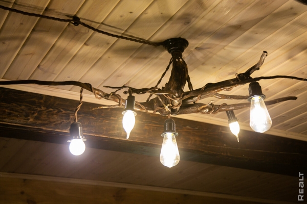 Девушка уехала из столицы в деревню в Березовском районе и нашла себе там дело — ремонтирует дом прадеда. И вот что у нее получилось Девушка уехала из столицы в деревню в Березовском районе и нашла себе там дело — ремонтирует дом прадеда. И вот что у нее получилось