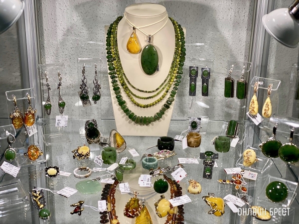 Экспозиция, которая вас удивит! Большой фоторепортаж с выставки «В мире самоцветов» в Бресте, посвященной эксклюзивным украшениям