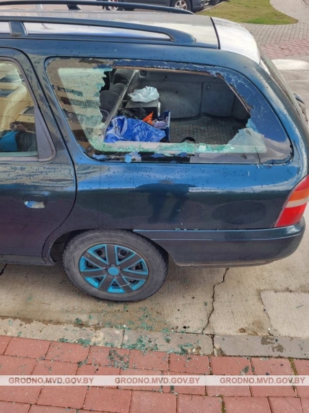 В Беларуси парень выпил, поругался с девушкой и… разбил машину В Беларуси парень выпил, поругался с девушкой и… разбил машину