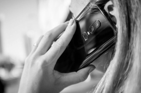 «Что написано на телефоне? Ипхон». Мошенница позвонила белорусу и пожаловалась на обман «Что написано на телефоне? Ипхон». Мошенница позвонила белорусу и пожаловалась на обман