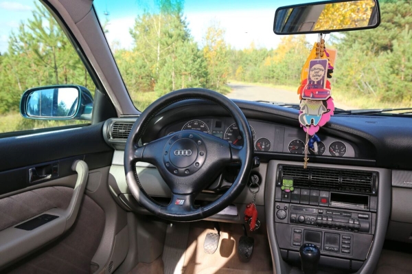 «Дедушка никого к машине не подпускал». История Audi A6 (С4), которая в семье белорусов уже 15 лет