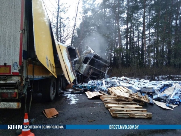 В Каменецком районе горела фура. Стали известны подробности В Каменецком районе горела фура. Стали известны подробности
