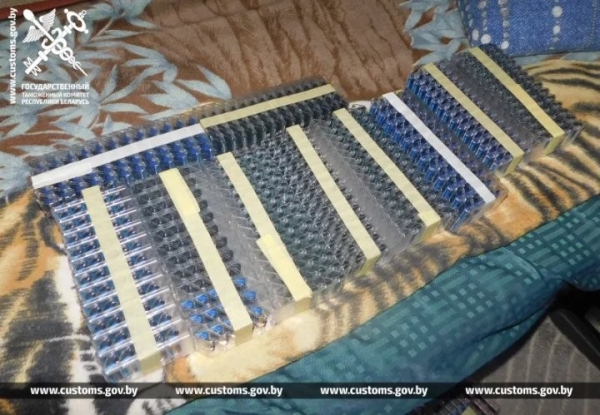 Через «Козловичи» пытались незаконно ввезти кассеты для бритвенных станков на 12 тысяч рублей Через «Козловичи» пытались незаконно ввезти кассеты для бритвенных станков на 12 тысяч рублей