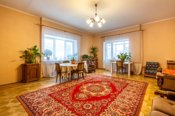 800 «квадратов» на одну семью. Побывали в домах, которые в 90-е строили на широкую ногу 800 «квадратов» на одну семью. Побывали в домах, которые в 90-е строили на широкую ногу