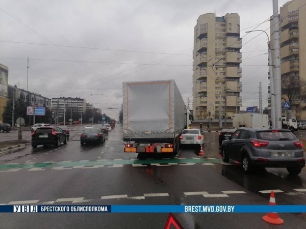 Стали известны подробности сегодняшних ДТП с участием такси в Бресте