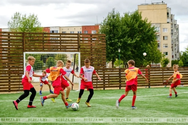 В Белоозерске открыли площадку для мини-футбола В Белоозерске открыли площадку для мини-футбола