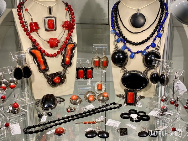 Экспозиция, которая вас удивит! Большой фоторепортаж с выставки «В мире самоцветов» в Бресте, посвященной эксклюзивным украшениям